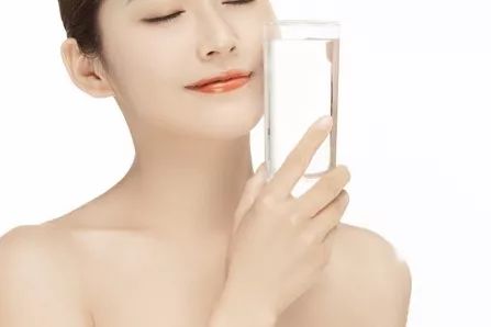 脸干刺痛是什么原因引起的,手干脸干是什么原因呢