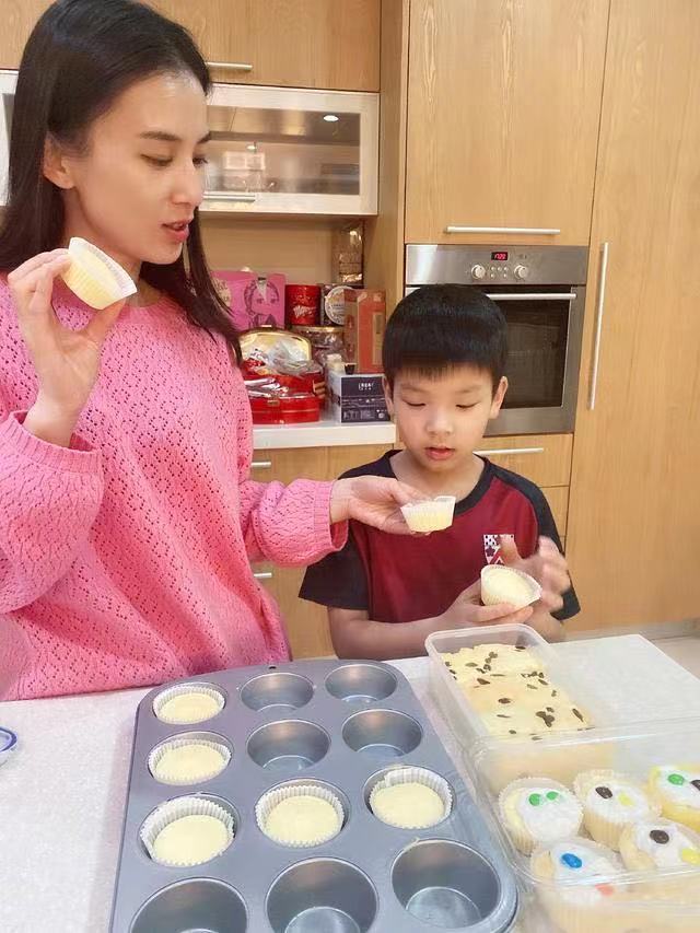 宁静皮肤怎么变白了,为什么明星的皮肤是光滑的