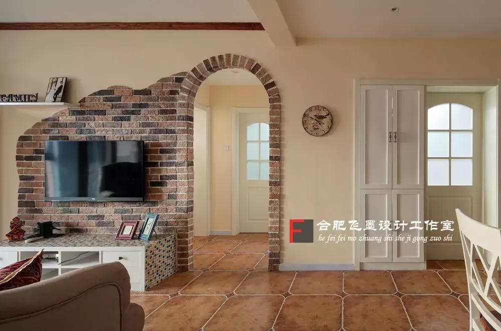 电视背景墙平面好看还是悬挂好看,入住后改电视背景墙