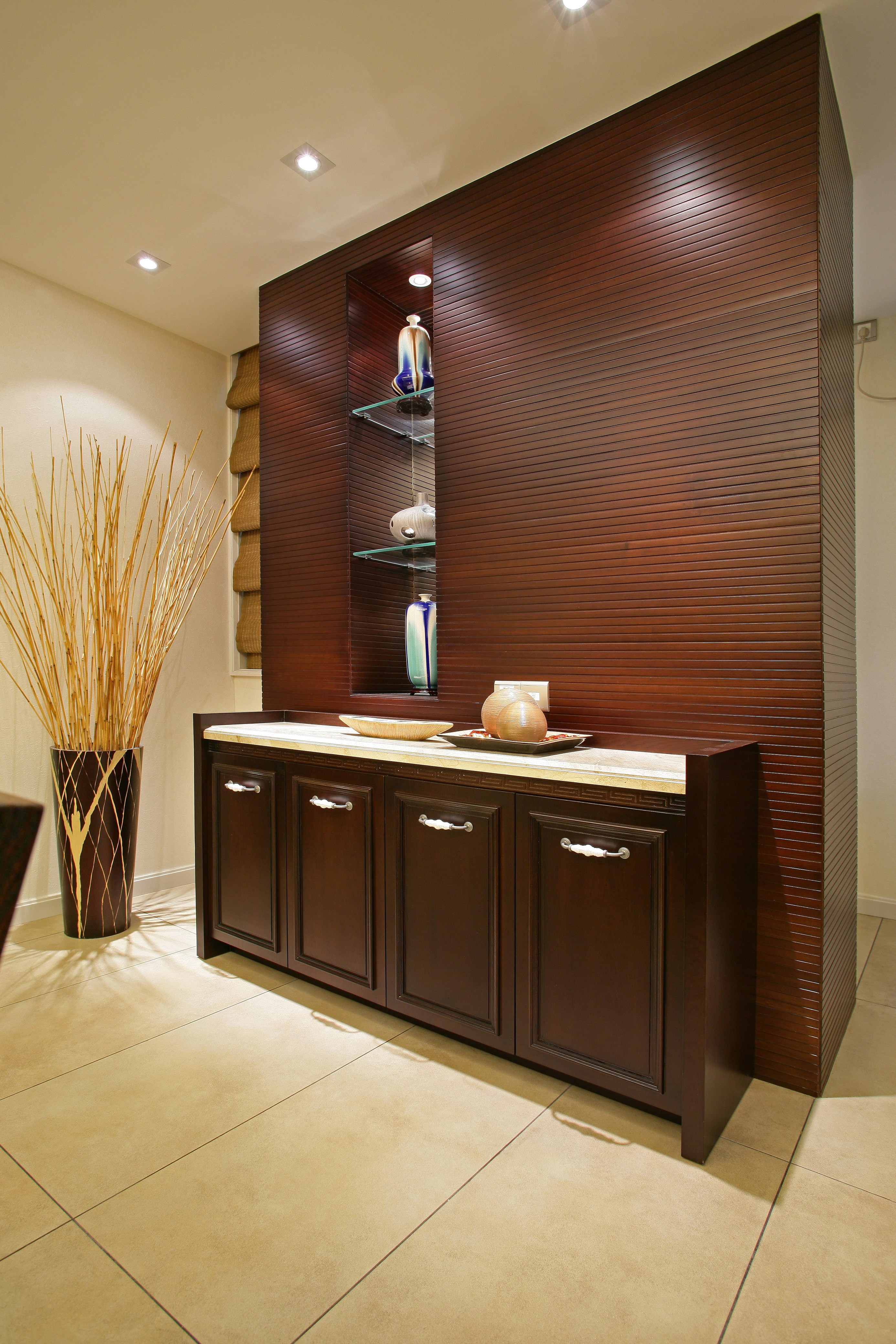 乳胶漆和壁纸哪个甲醛少,乳胶漆与壁纸哪个更划算