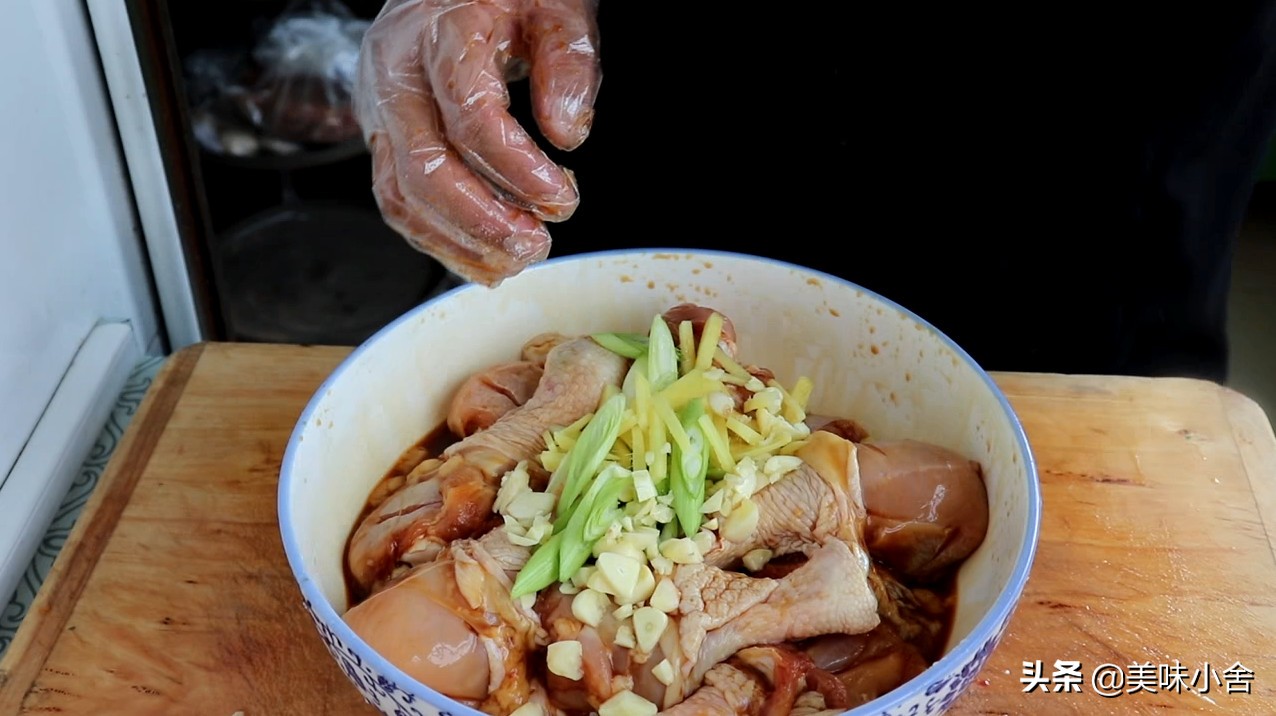 鸡腿怎么做好吃？教你一招，鸡腿肉香酥烂，回味无穷，方法超简单