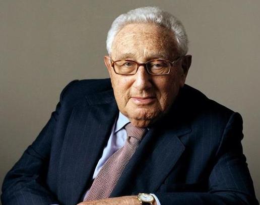 1972年,毛主席接见尼克松,笑着问他:你们常常利用姑娘做掩护?