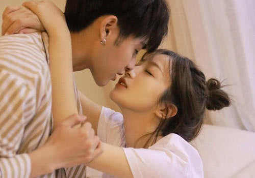 女生第一次接吻该如何引导,第一次接吻怎么让女生难忘