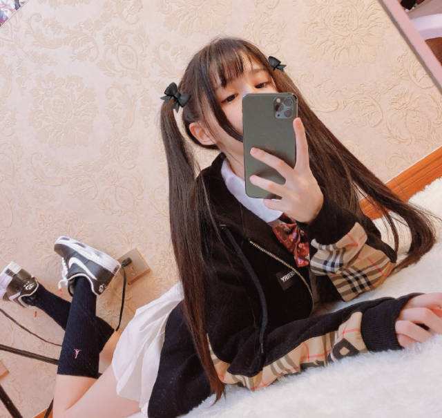 蔡萝莉最新衣服,蔡萝莉穿搭