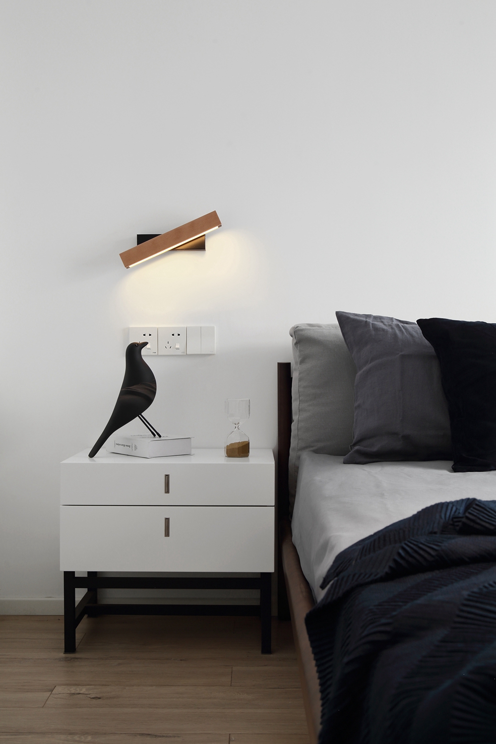 夫妻温馨家庭画面,南京家中的精致场面