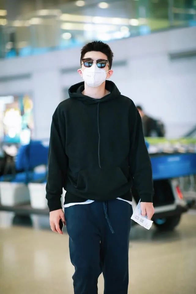 金瀚帅气军人装,金瀚颜值巅峰现代