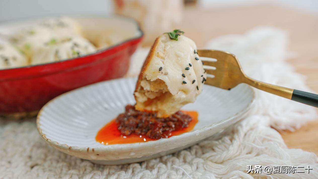 一口一个包子皮,一口一个爆汁生煎包