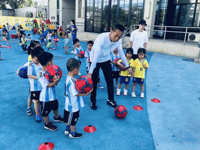 钃濆ぉ娴疯穬鍙岃骞煎効鍥寳浜煶鏅北,鐭虫櫙灞卞弻璇辜鍎垮洯