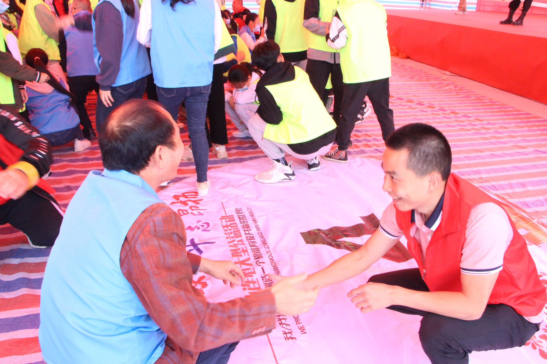 创盈芯实业联合“IN22”家族走进河源助学送爱心