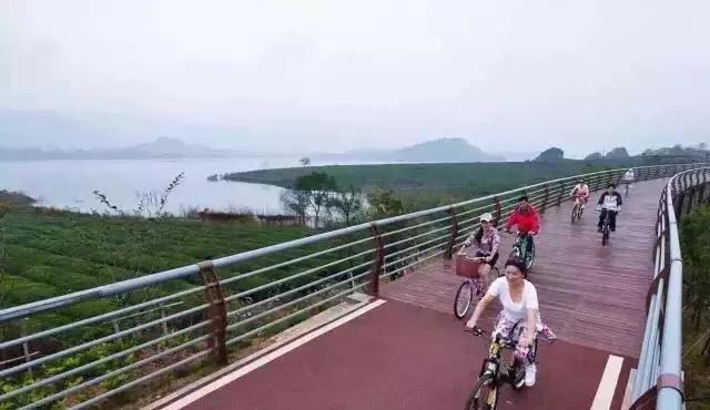 飞翔房车拉摩托,飞翔带上音乐去旅行