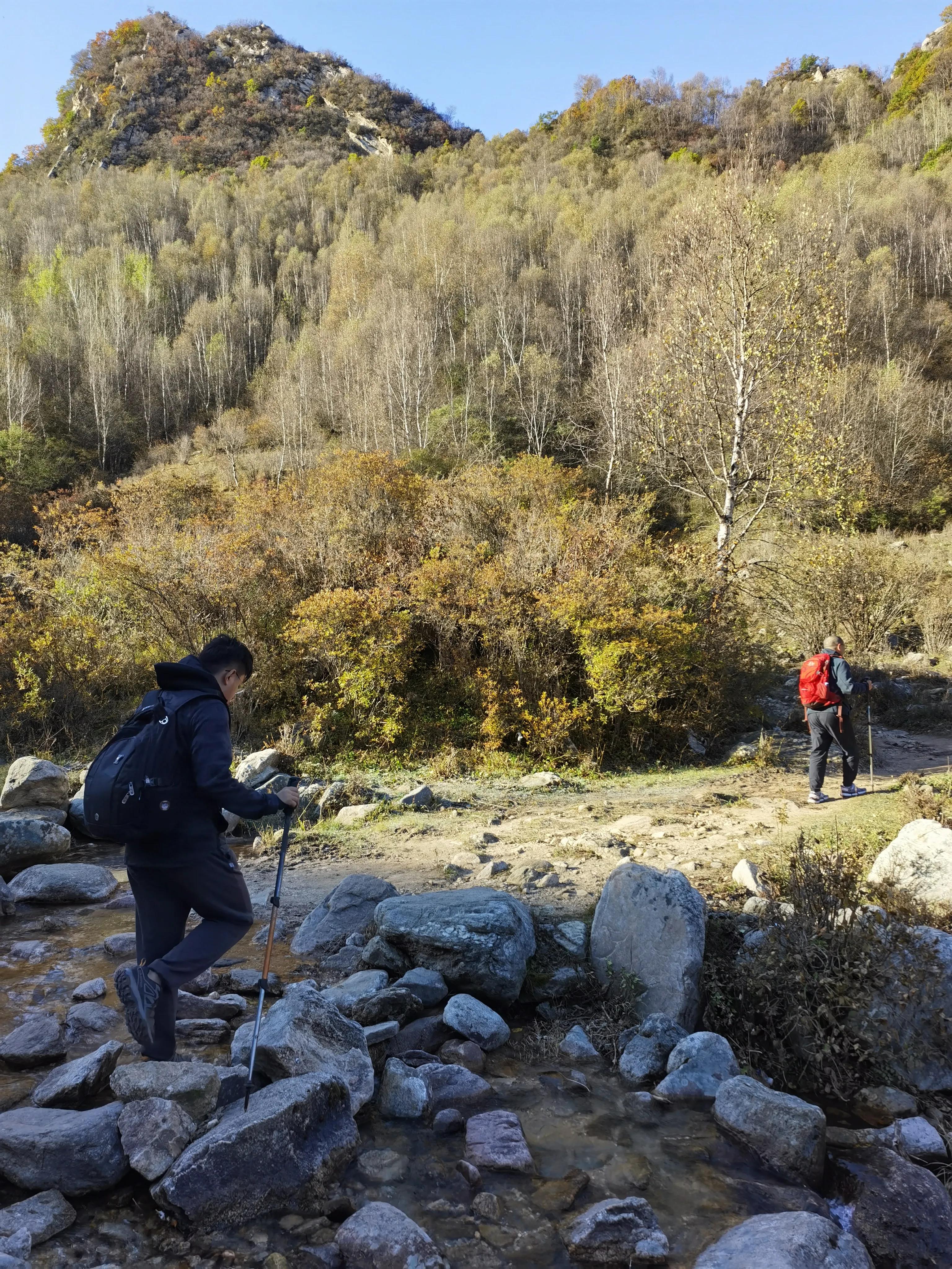 都知夏日驼梁美，秋季呢？阜平花塔村进山带您领略最美的秋日驼梁
