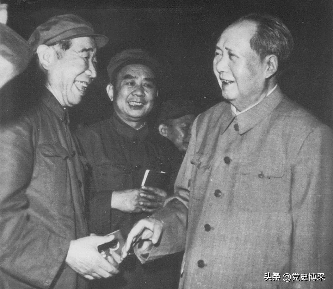 开国中将,由四方面军编入一方面军由团长降为连长毫无怨言,指挥山海关保卫战打响东北第一仗