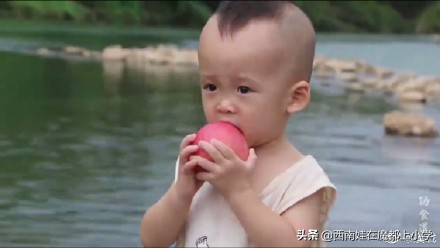 61岁中国爷爷获赞1000万，外国网友：实名羡慕他的孙子