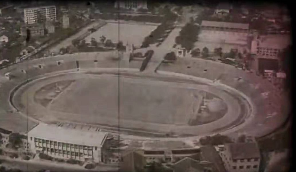 大田湾体育场贺龙雕像照片,贺龙体育场