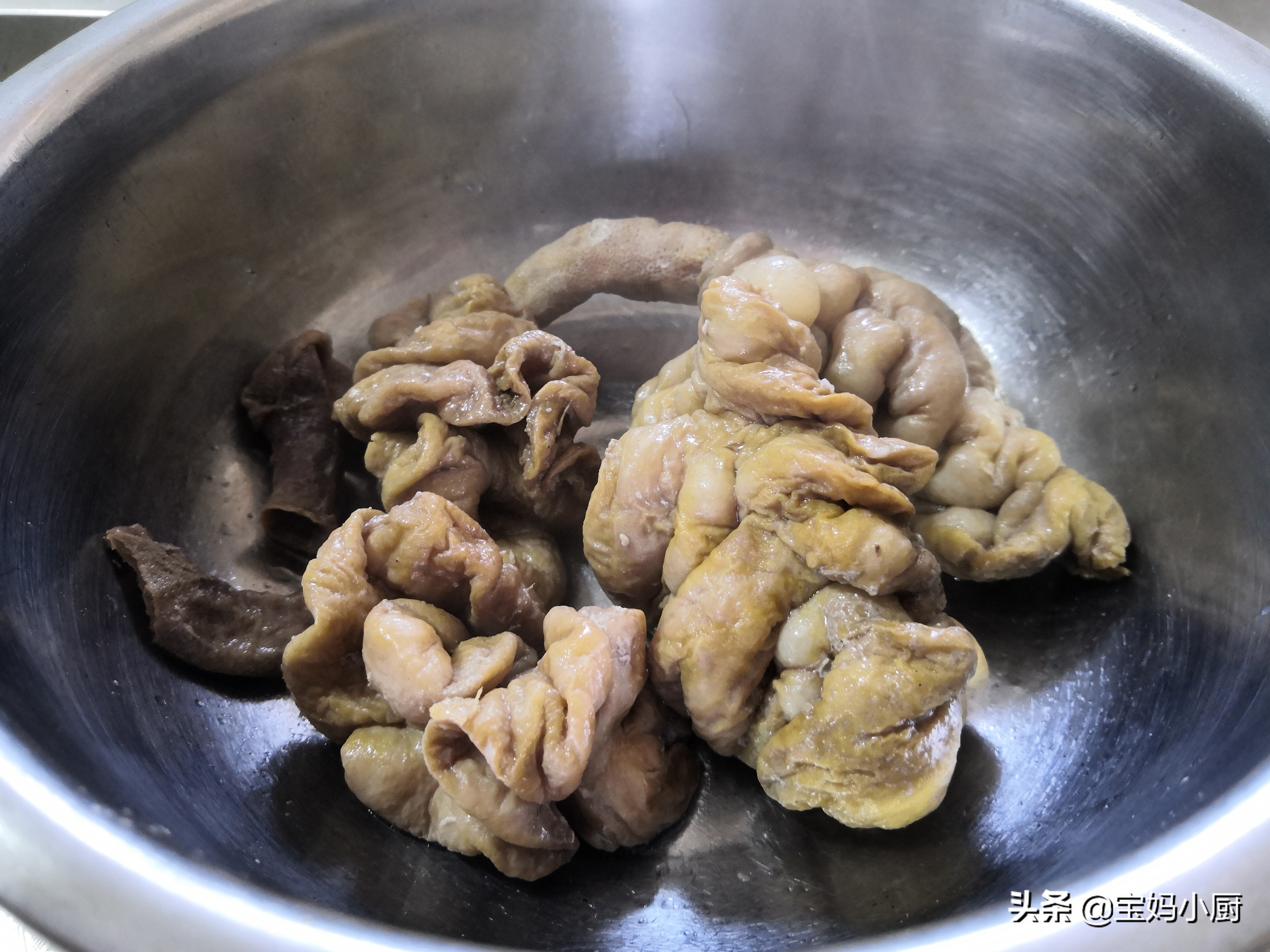 年夜饭炒肥肠,年夜饭必备的家常菜肥肠