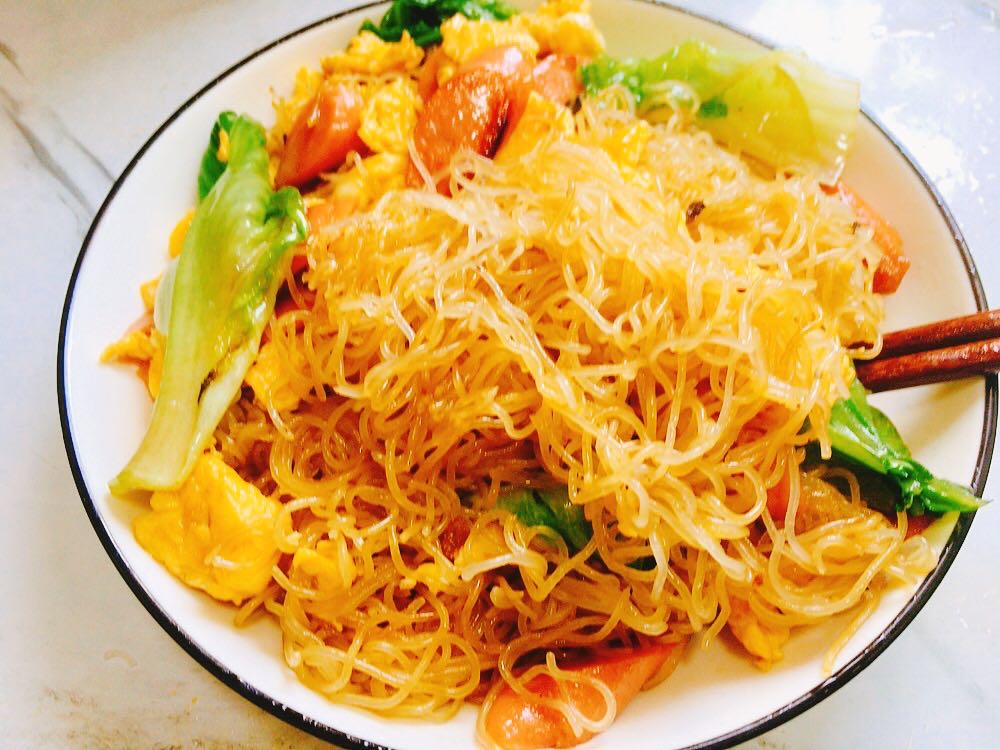 炒大锅米粉怎么炒不会粘在一起,广东米粉泡到什么程度才可以炒