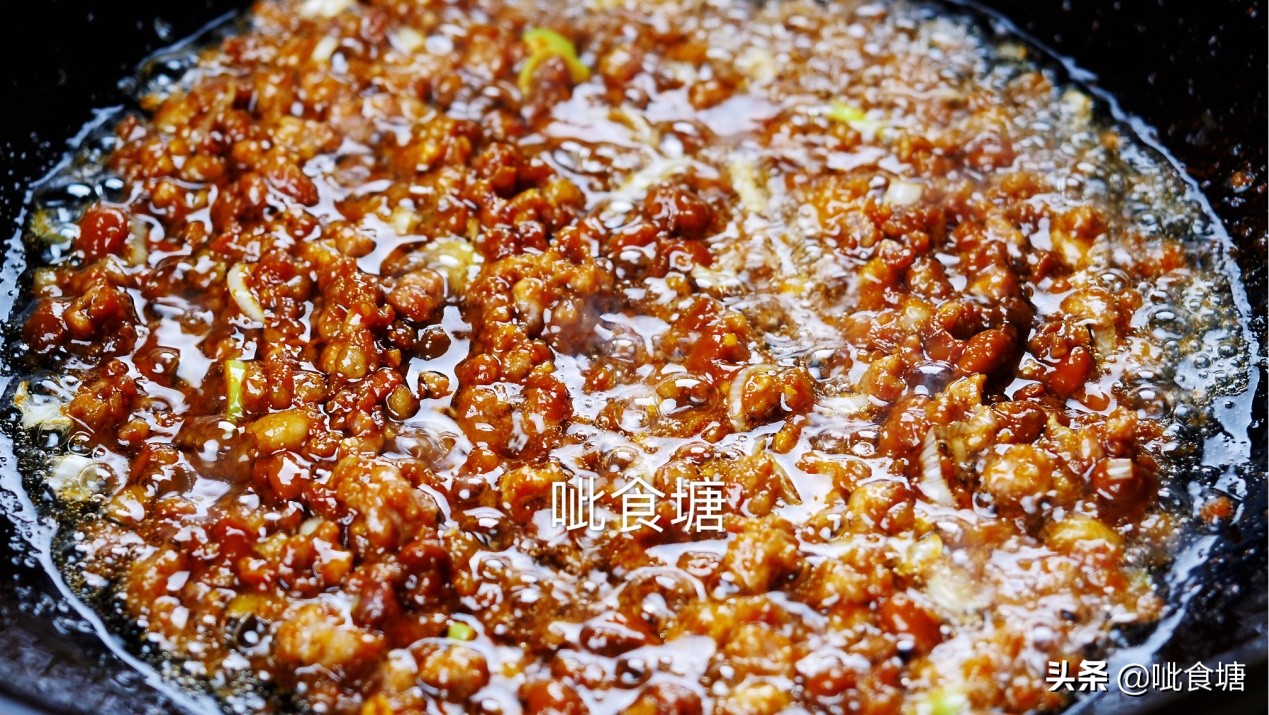 美食豆腐这样做味道鲜美外焦里嫩,家常酱汁烧豆腐