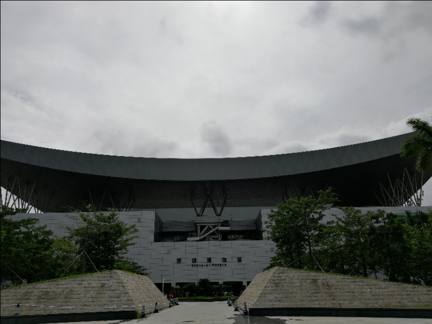 深圳东门批发衣服,买衣服去深圳哪里实体店