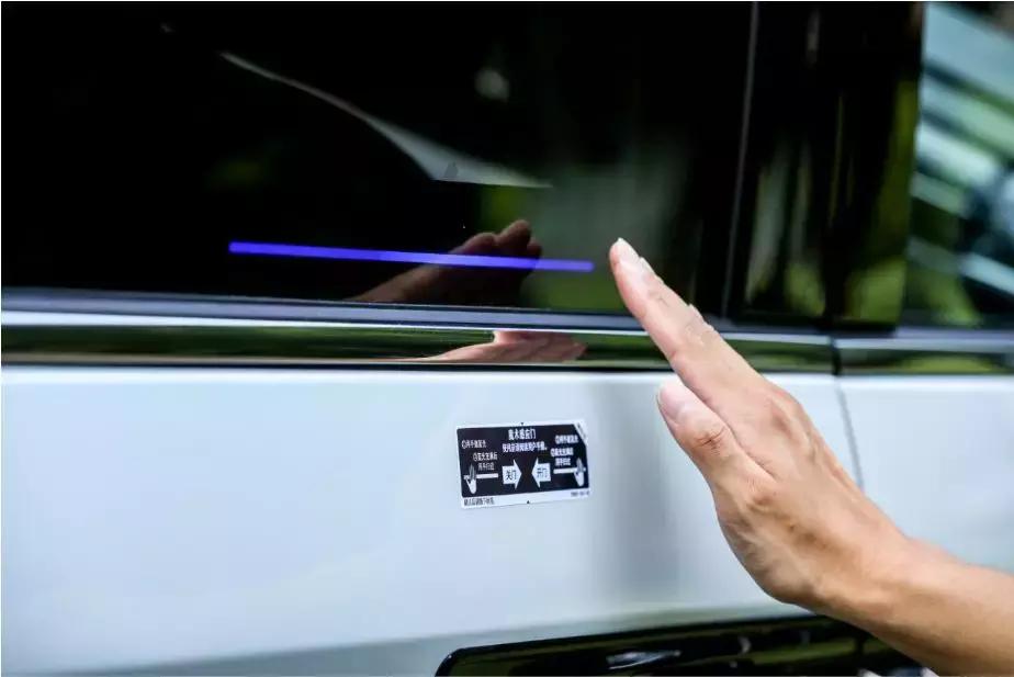 试驾艾力绅锐混动视频,艾力绅锐混动哪个颜色好看