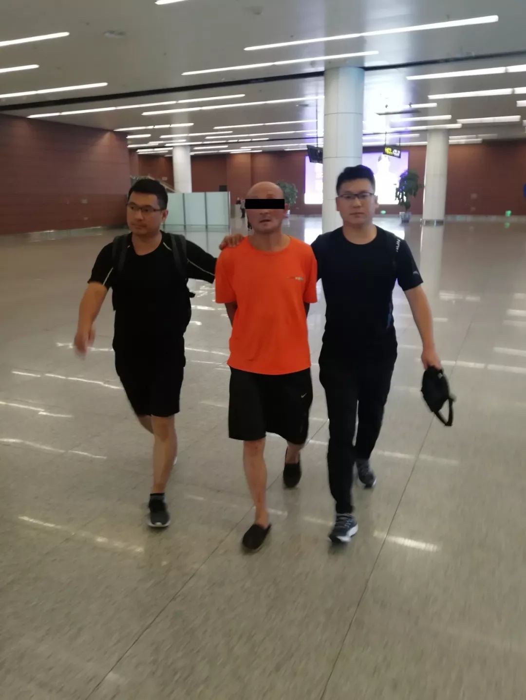 一个“血手印”，捏住了几代民警的心