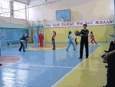 每天笑不停现代版原唱,托马斯回旋踢飞踢