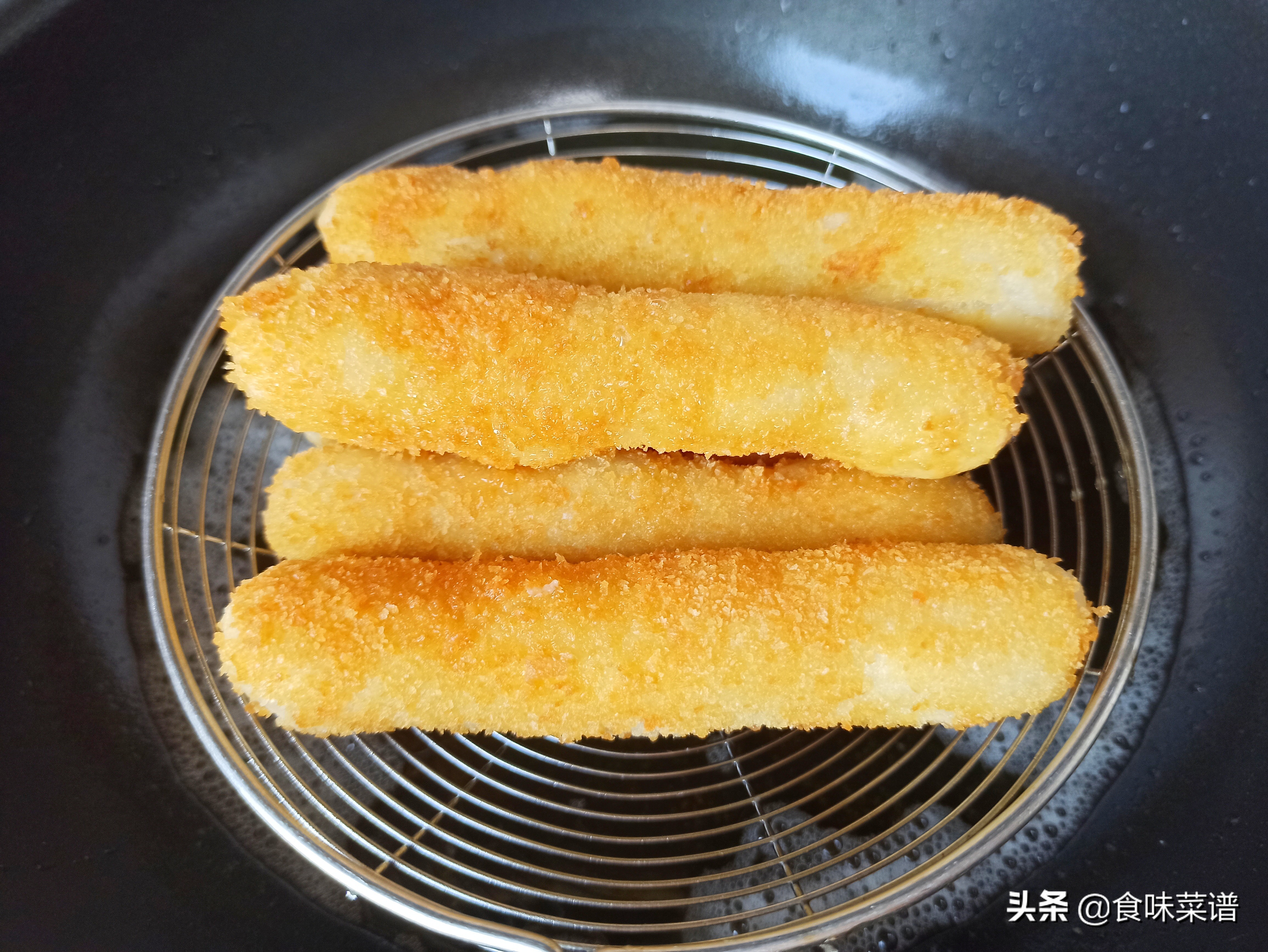 自从学会芋头这做法，我家一周吃三次，营养美味，咬一口酥脆软糯