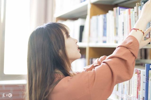 小说：富商意外坠楼，重生回到十八岁，父亲正低声下气向大伯借钱