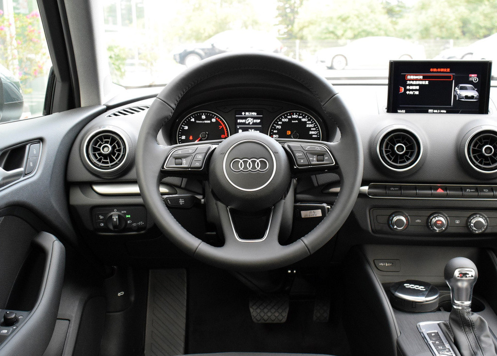 奥迪a3降价14万最低首付多少钱,17万左右买奥迪a3值不值