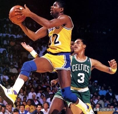 科比4代和5代哪个实战更好,科比4联名undefeated