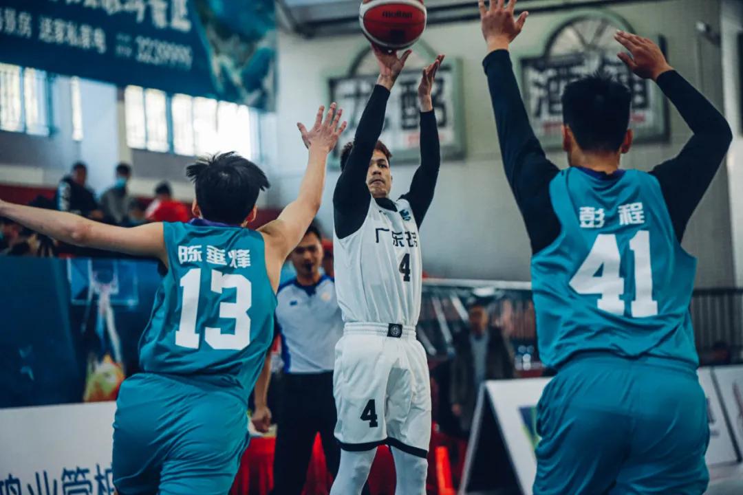 扎根佛山12年！两夺全国冠军！他们的篮球世界，没有声音