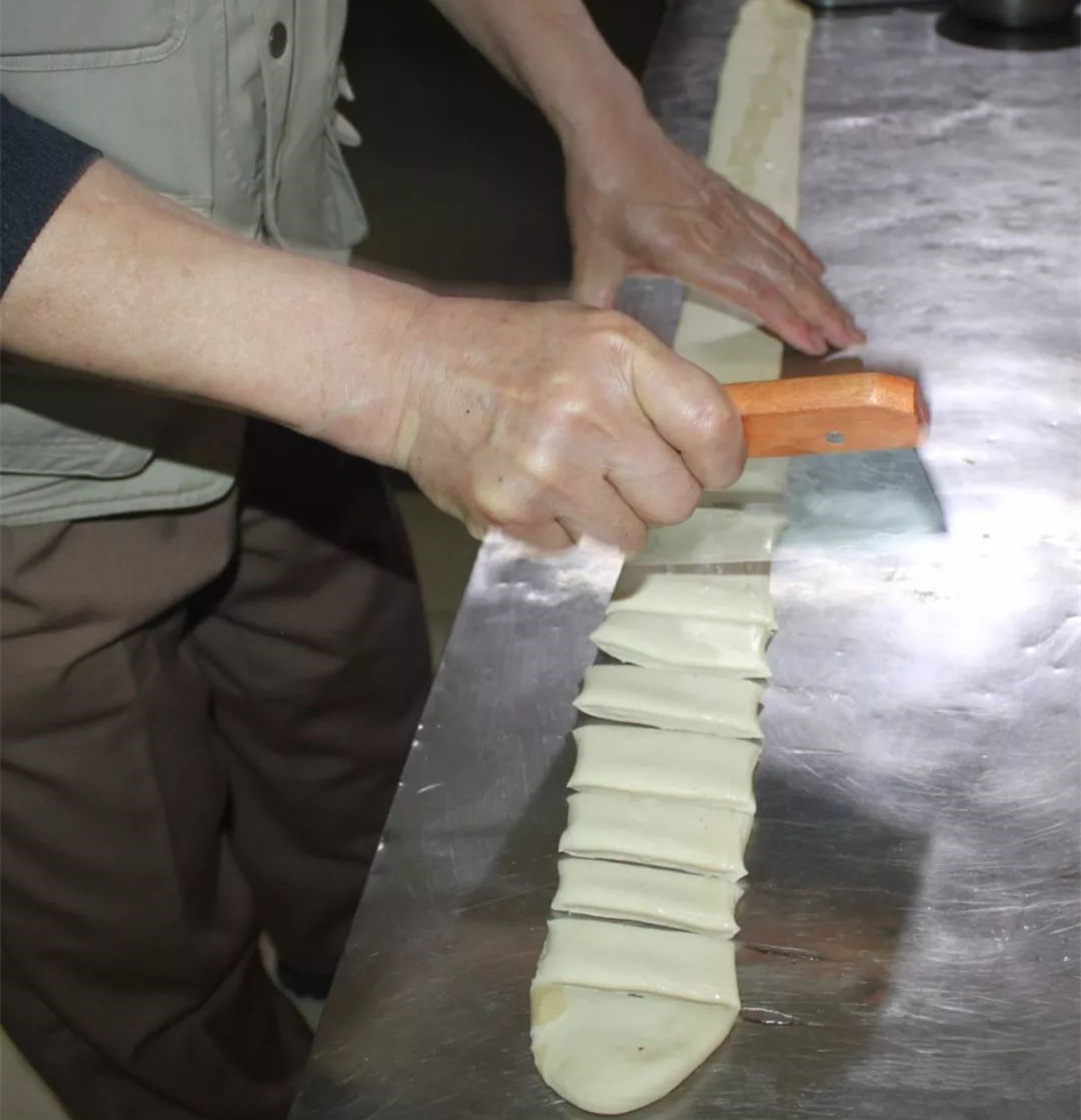 早餐面食技术培训油条配方,早餐店油条做法和配方的全过程