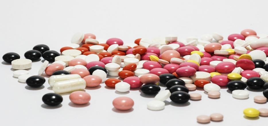 什么药降尿蛋白比较快又不伤内脏,什么药能降肌酐和尿酸尿蛋白