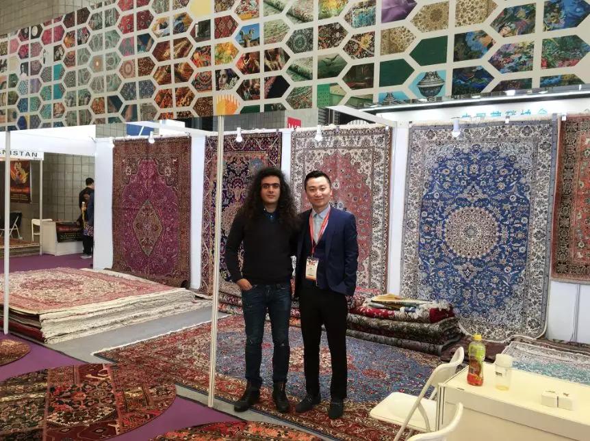伊朗买手靠地毯年入600万，疫情后第一件事是“吃火锅”