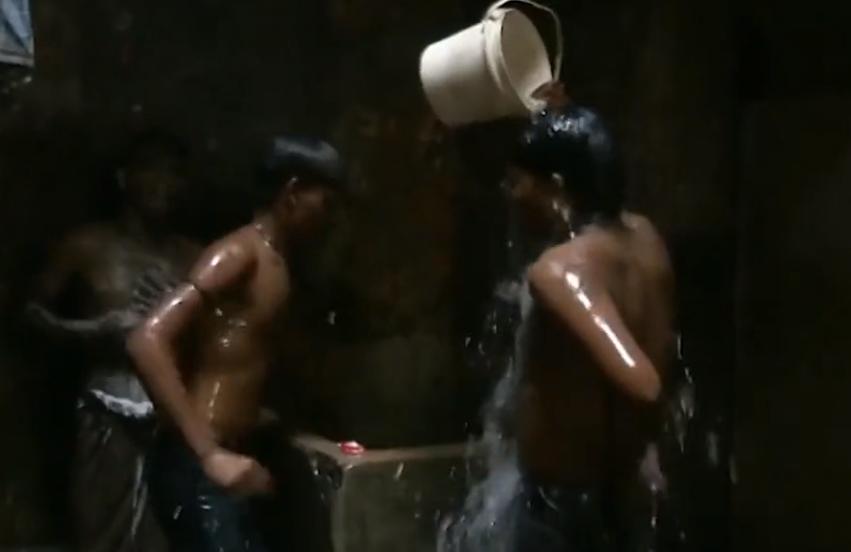 印度街头奇葩淘金人,印度贫民窟发家致富的人