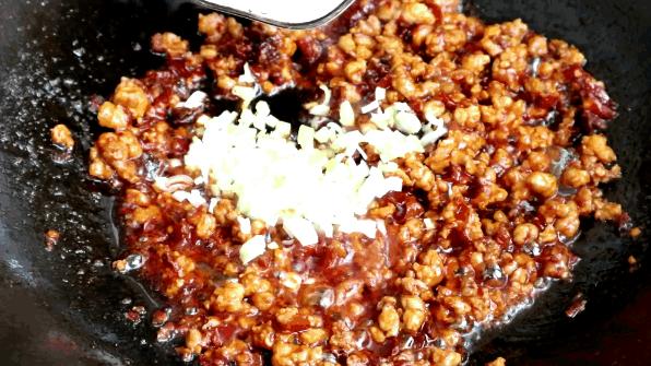 在家怎么炒粉丝不粘锅,粉丝怎么炒才不会粘锅变成一坨