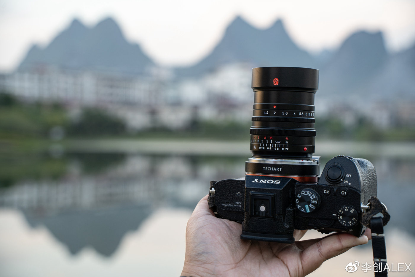 七工匠50mmf1.8镜头与55mmf1.05的区别,不到三千的旗舰机