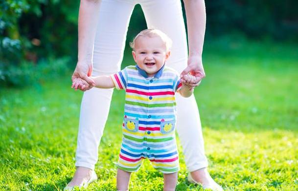 孩子走路的注意事项,小孩走路必经八个阶段