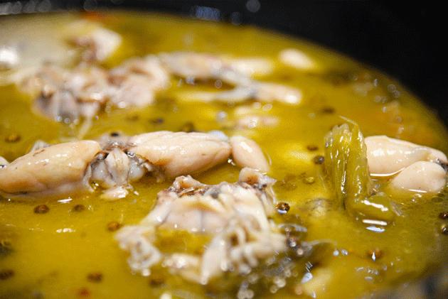 美蛙鱼头又辣又香爽口,敞开吃的美蛙鱼头