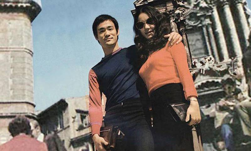 李小龙传奇打黑社会老大,李小龙传奇第一次打倒黄皮小子