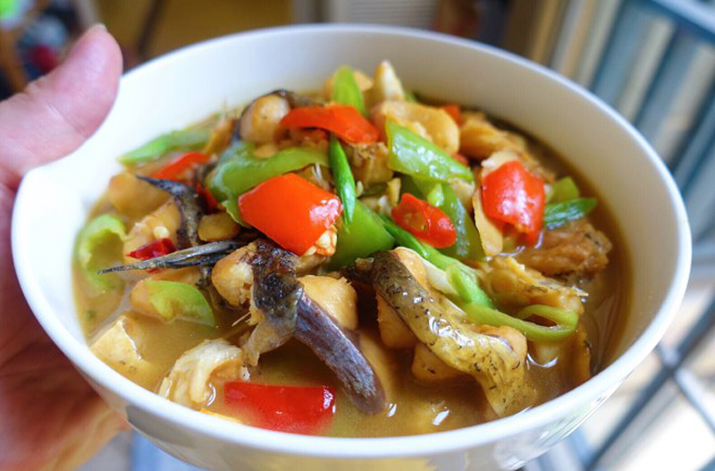 家常炖鱼汤汁饱满又下饭,美味可口的家常鱼做法