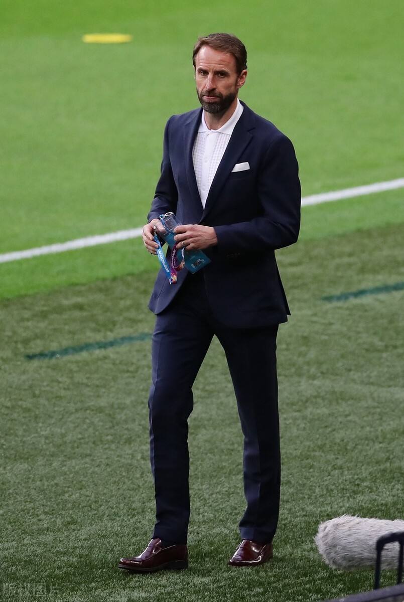 欧洲杯德国主帅勒夫,勒夫个人时装秀