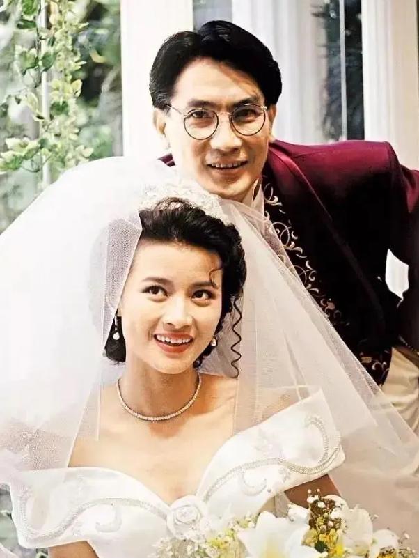 她是亚视第一选美冠军，丈夫出轨多位女星，晚年令人唏嘘