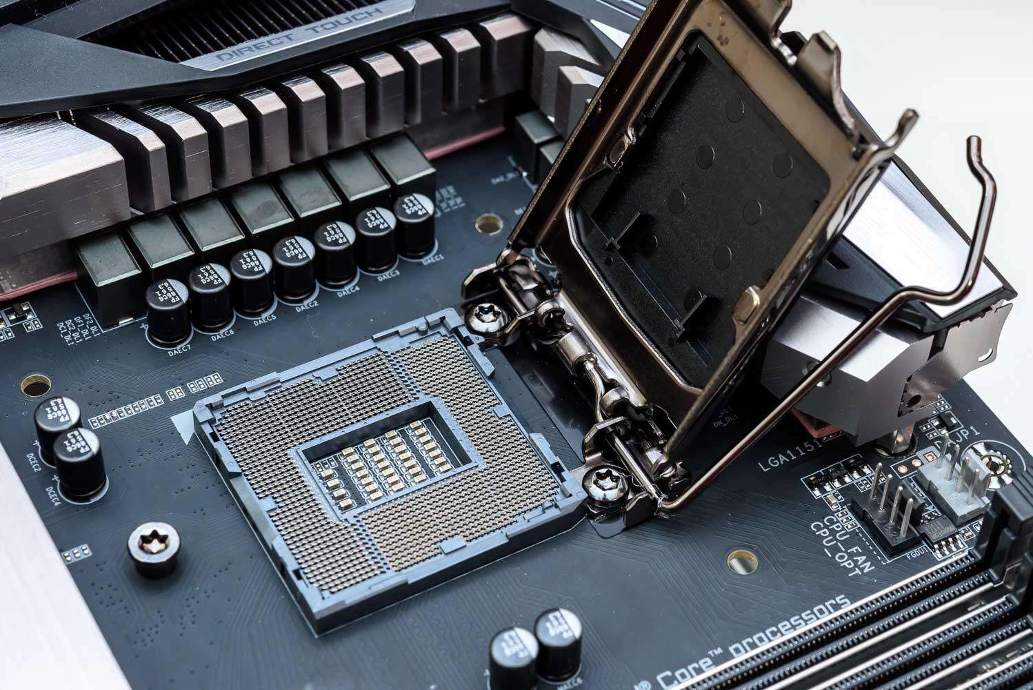 现在买电脑要不要买以前的cpu,现在配电脑cpu买几代