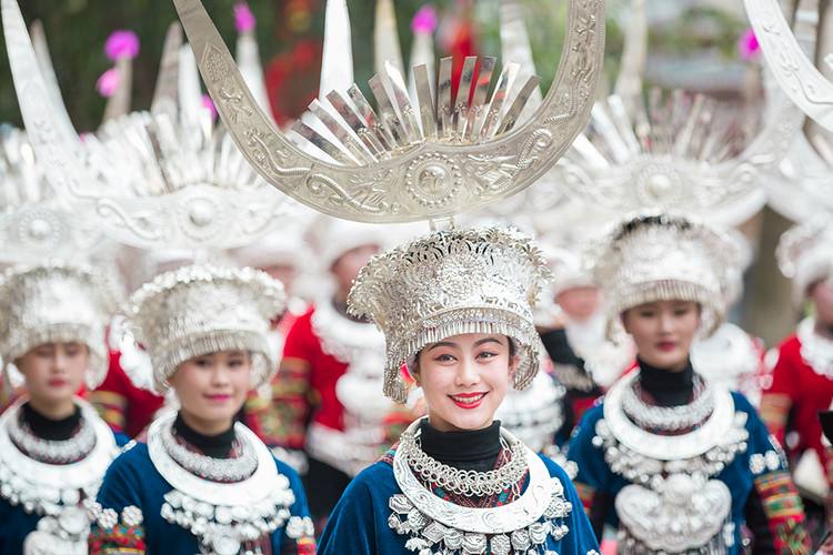 少数民族的首饰为什么多,各个民族的首饰和特点是什么