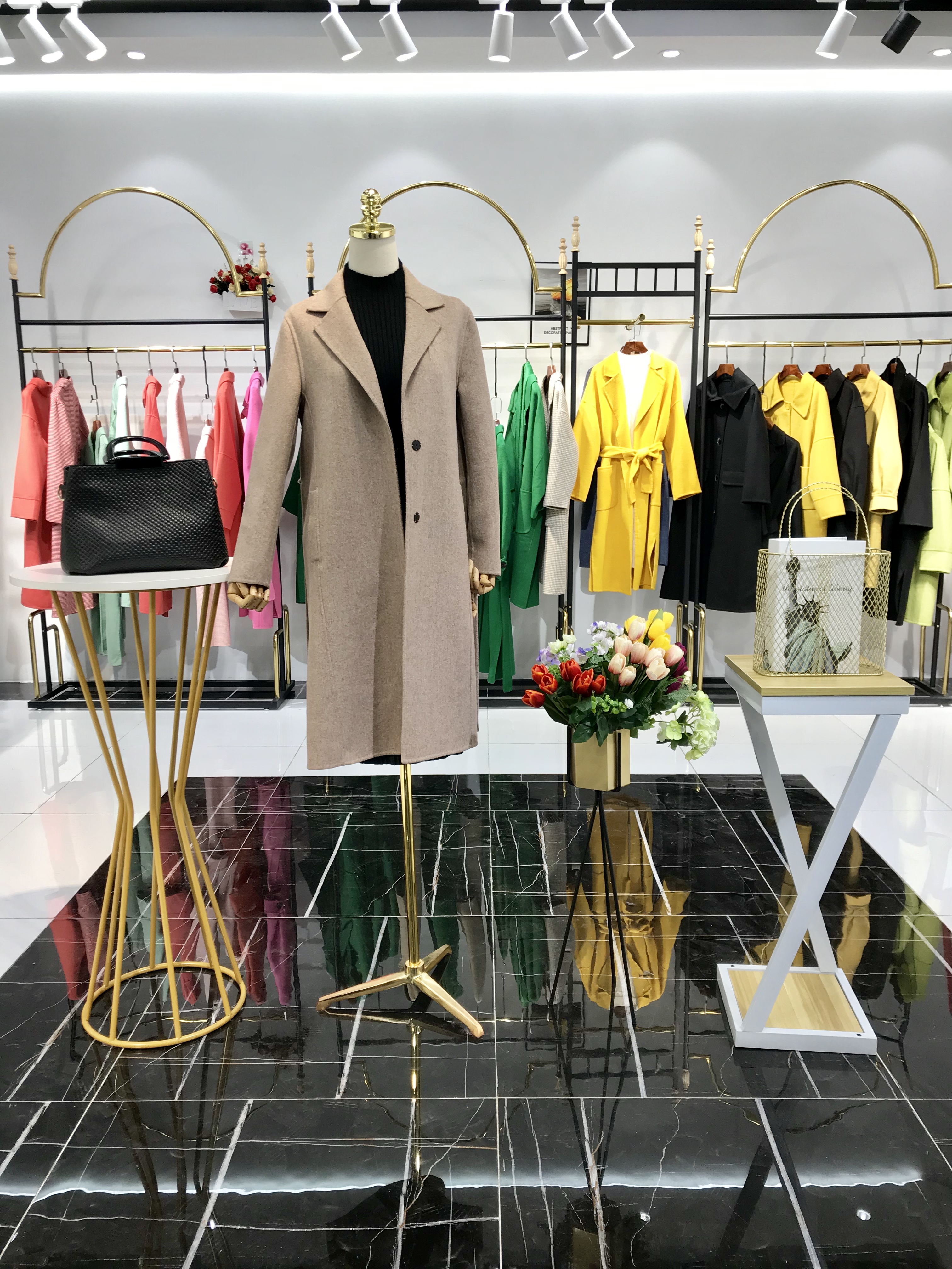 广州双面羊绒大衣清仓,广州正品双面羊绒大衣批发