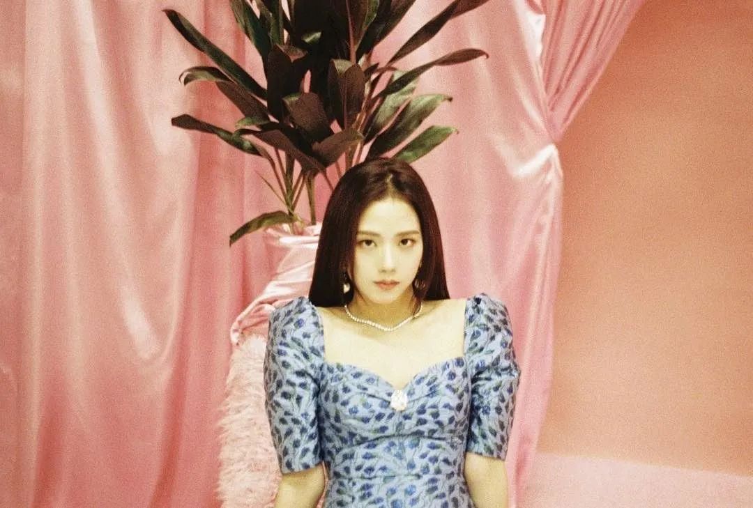 从BP小糊咖到Dior千金,Jisoo的脸越来越值钱了