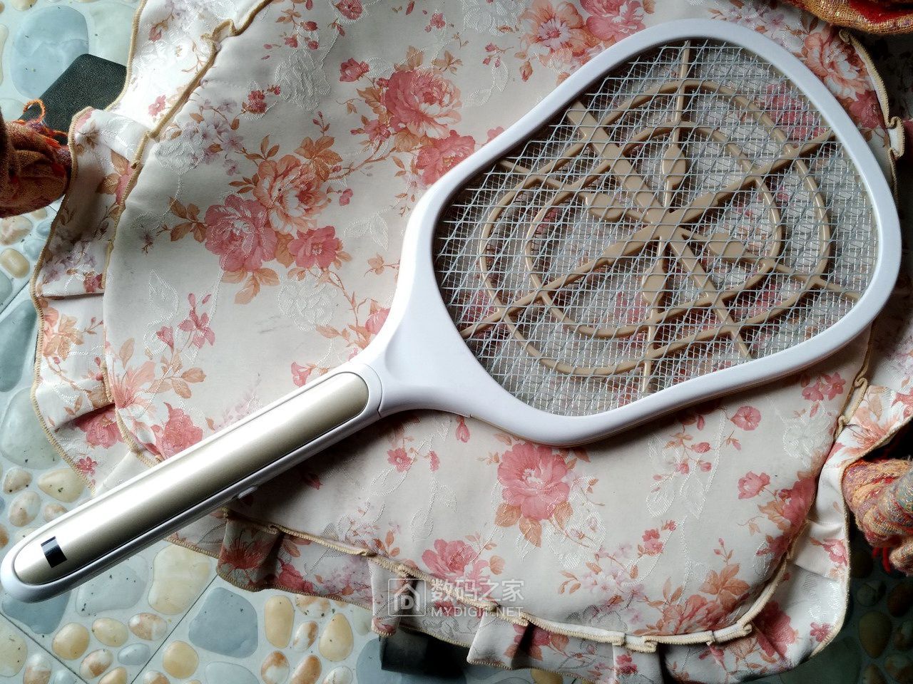 米尼电蚊拍拆机,电子灭蝇拍修理电路图