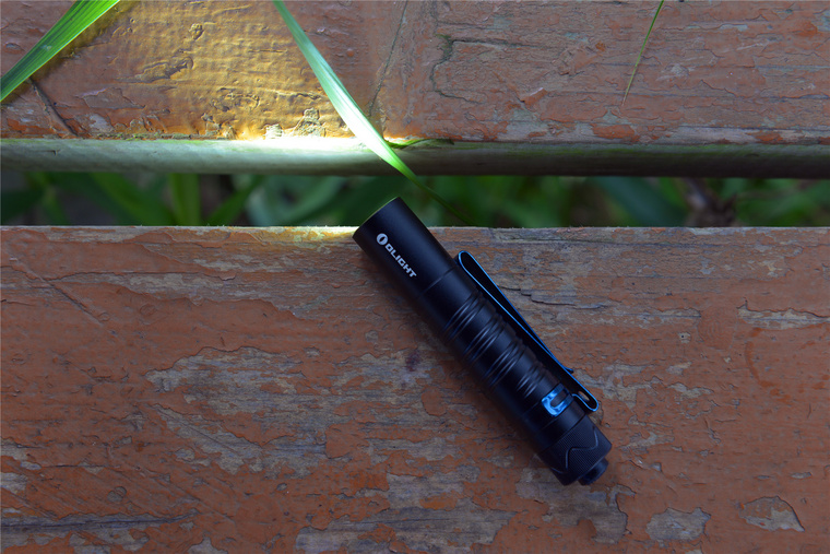 olight傲雷baldrs小型强光战术手电,我就是与众不同女声完整版