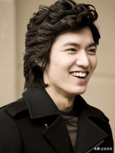 韩国男生的发型有哪些常见的款式,最流行的日式发型和韩式发型男士