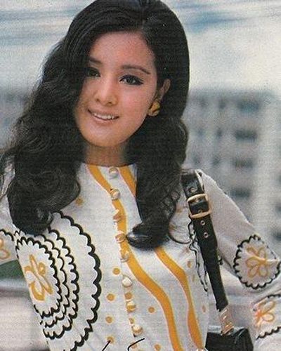 她是邓丽君的闺蜜，26岁嫁豪门，斗小三43年，丈夫去世继承了70亿